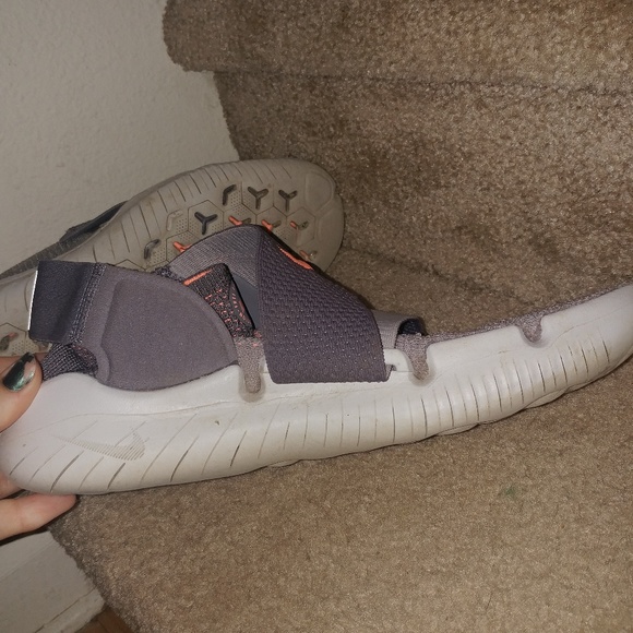 Worn 1X • Nike • Womens 2018 FK free run motion Velcro knit sneakers shoes 11 - Picture 7 of 7